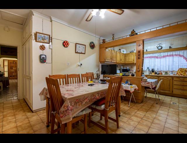 6 BEDROOM FREEHOLD SOLD IN ROSETTENVILLE